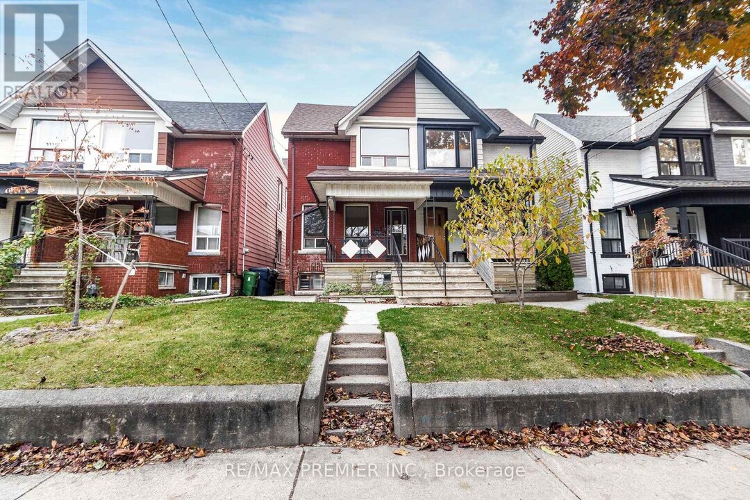 258 Symington Ave in Toronto, ON - Building Photo