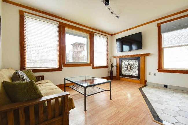 2328 Hoyt Ave in Everett, WA - Foto de edificio - Building Photo