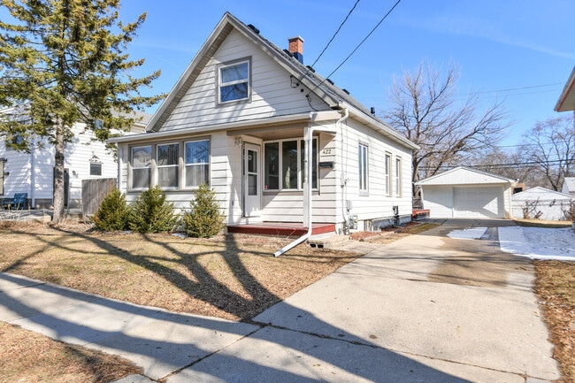 422 S 89th St in Milwaukee, WI - Building Photo - Building Photo