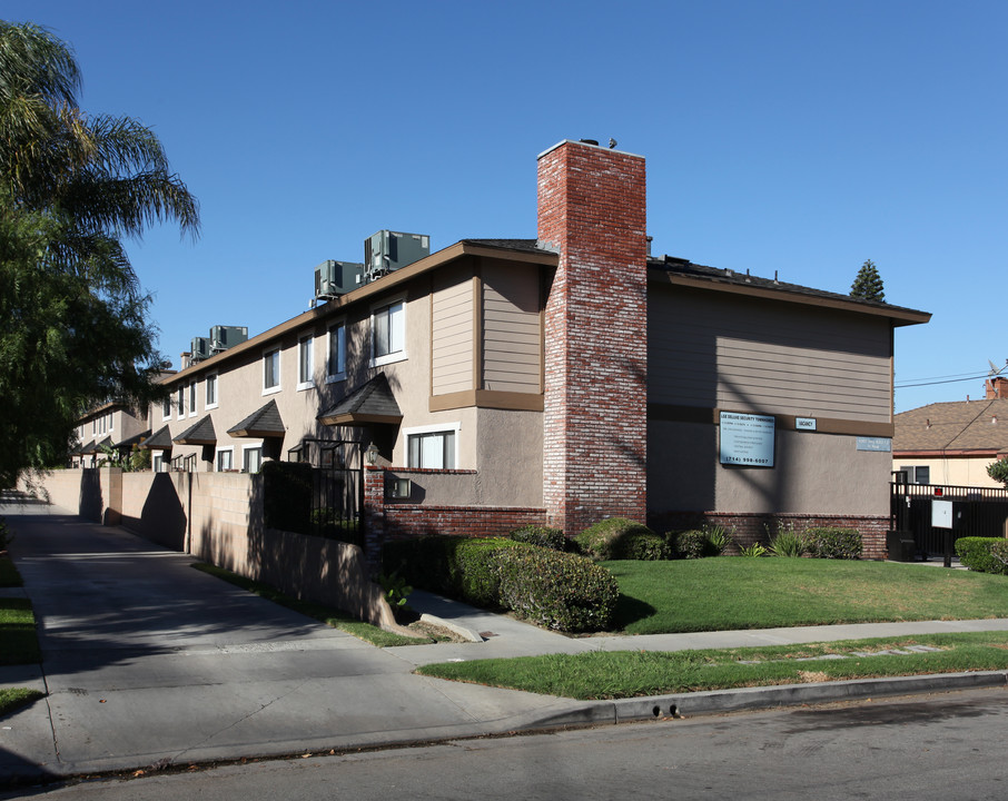 9307-9313 Park St in Bellflower, CA - Building Photo