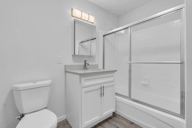Riverside Apartments in Rahway, NJ - Building Photo - Interior Photo