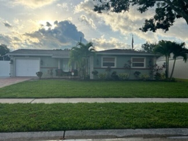 6871 22nd St N in St. Petersburg, FL - Building Photo - Building Photo