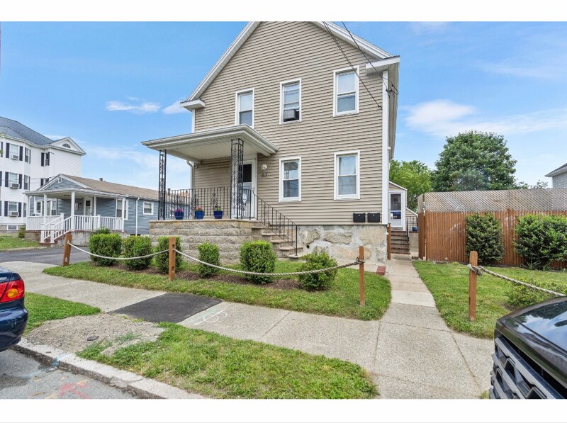 93 Belleville Rd in New Bedford, MA - Foto de edificio