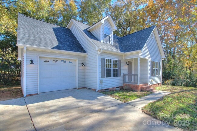 205 N Church St in Waxhaw, NC - Building Photo - Building Photo