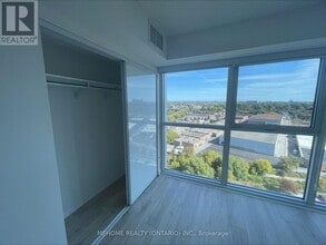 225 Village Green Square in Toronto, ON - Building Photo - Building Photo