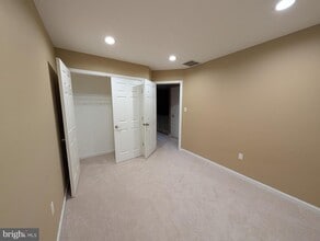 2426 Clover Field Cir in Herndon, VA - Building Photo - Building Photo