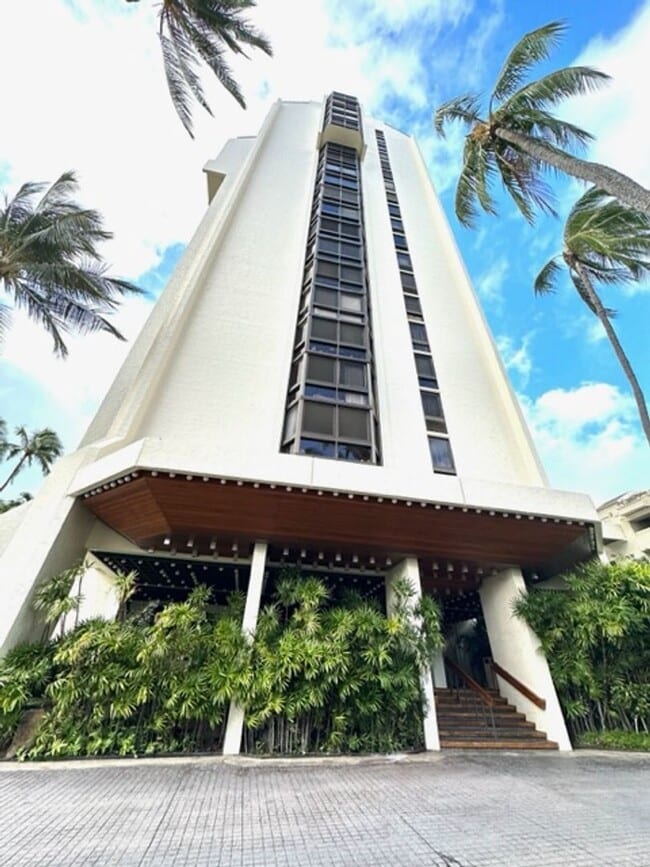 521 Hahaione St in Honolulu, HI - Building Photo - Building Photo