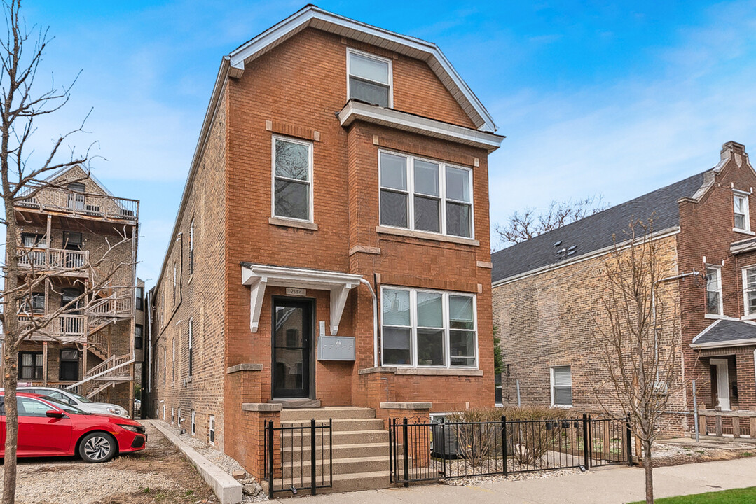 2144 W Shakespeare Ave in Chicago, IL - Building Photo