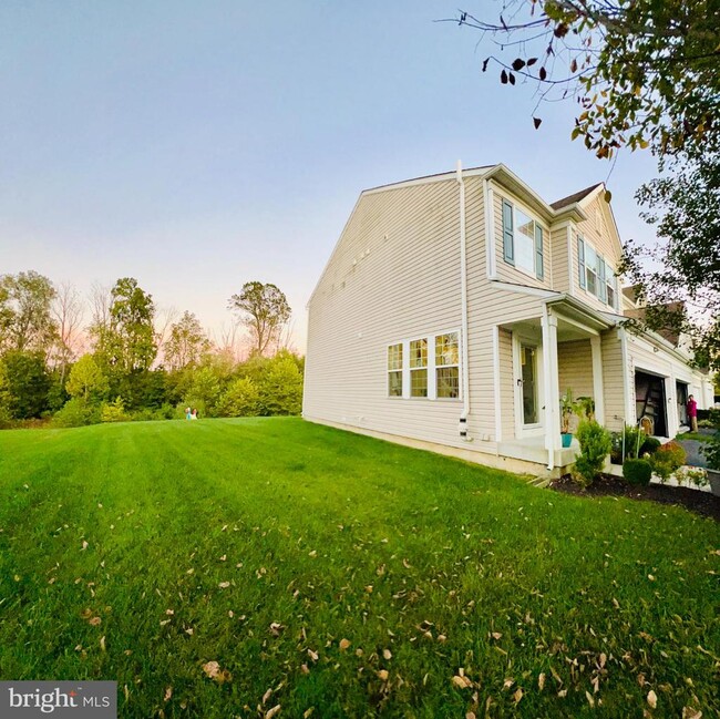 209 Sills Ln in Downingtown, PA - Foto de edificio - Building Photo