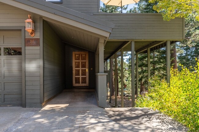 283 Monterey Pine Rd in Mammoth Lakes, CA - Building Photo - Building Photo