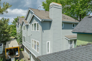 WASHINGTON STREET TOWNHOMES CONDOMINIUM Apartments