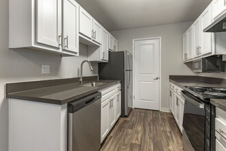 Fairway Glen in San Jose, CA - Building Photo - Building Photo
