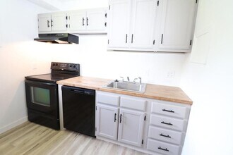 21 Larue St in Reeds Spring, MO - Building Photo - Building Photo