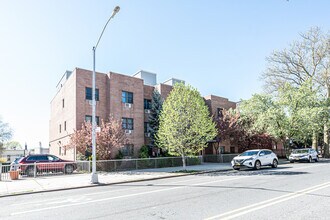 20 Terrace Pl in Brooklyn, NY - Foto de edificio - Building Photo