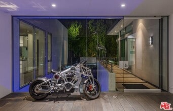 1474 Blue Jay Way in Los Angeles, CA - Building Photo - Building Photo