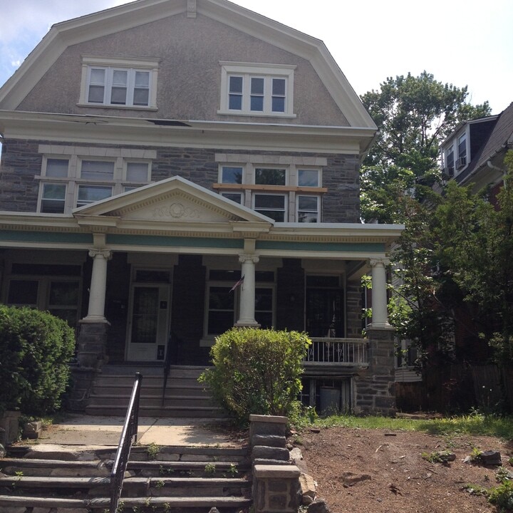 7042 Chew Ave, Unit 3rd Floor in Philadelphia, PA - Foto de edificio