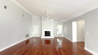 3418 Sterling Lake Cir in Oviedo, FL - Building Photo - Building Photo