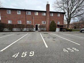 28 Bryon Rd in Boston College, MA - Foto de edificio - Building Photo