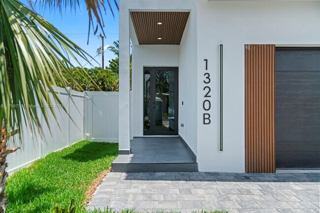 1320 NE 16th Ave in Fort Lauderdale, FL - Building Photo - Building Photo