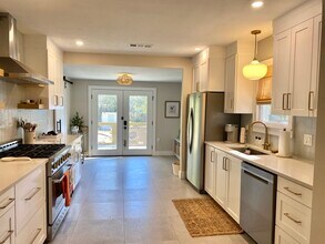 831 W San Antonio St in San Marcos, TX - Building Photo - Building Photo