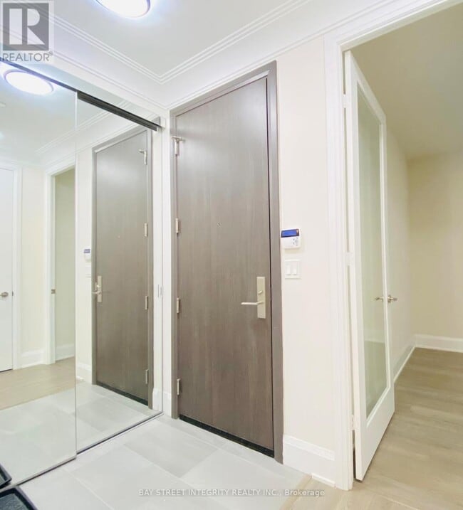 15 Water Walk Dr in Markham, ON - Building Photo - Building Photo