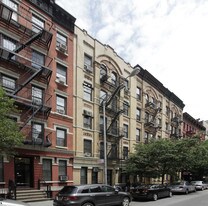 305 E 76th St in New York, NY - Building Photo