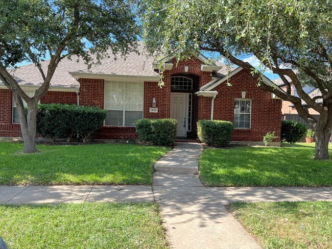 property at 5820 Chatham Ln