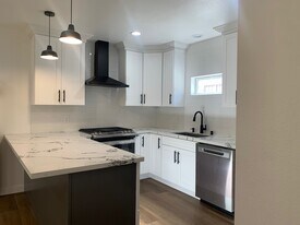 1227 E 7th St in Long Beach, CA - Building Photo