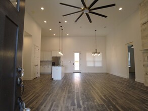 112 Madrona in Fredericksburg, TX - Building Photo - Building Photo