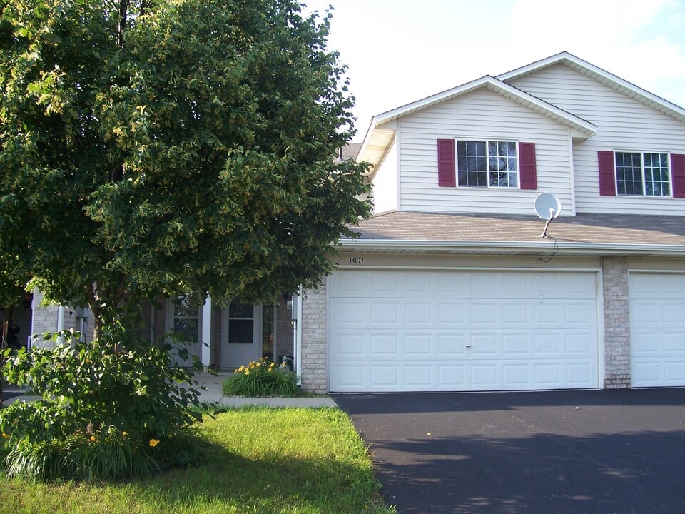 14977 Ember Ct in Apple Valley, MN - Foto de edificio