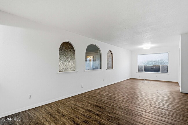 4613 Sun Valley Dr in El Paso, TX - Building Photo - Building Photo