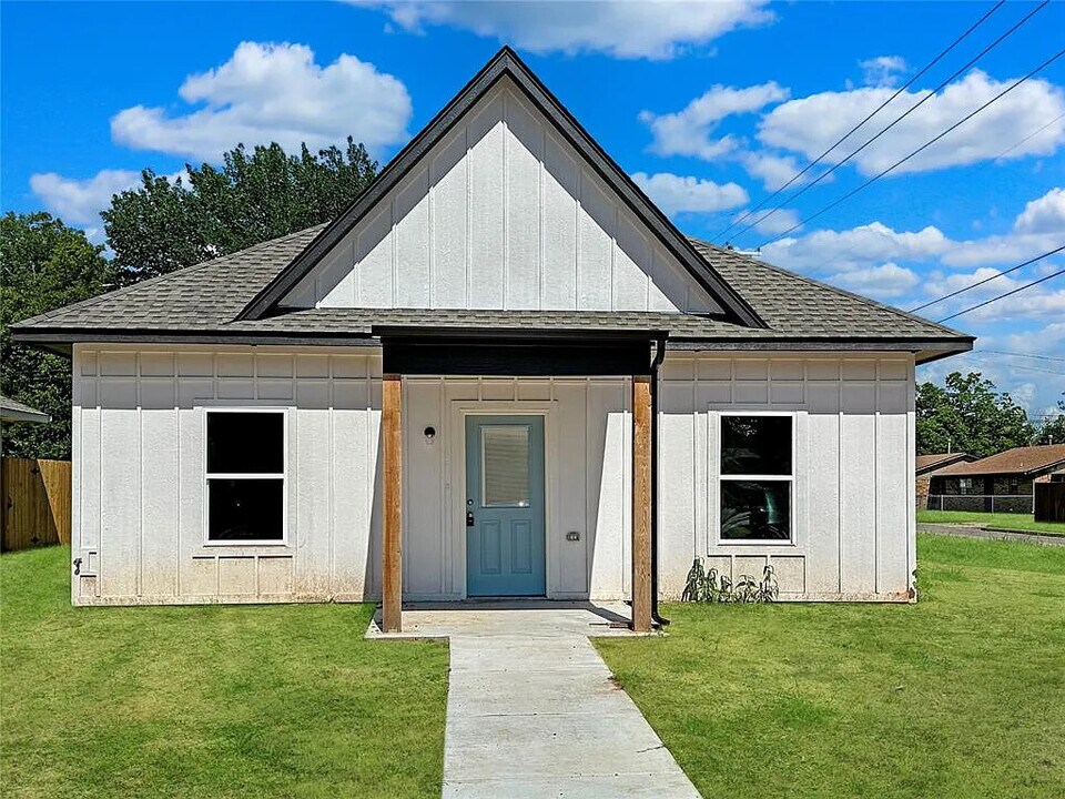 201 SW 17th St in Lawton, OK - Building Photo