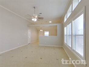 8919 Wild Rose Ln in Cross Roads, TX - Foto de edificio - Building Photo