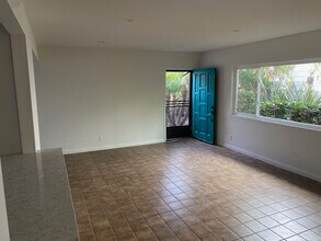 210 S Helberta Ave in Redondo Beach, CA - Foto de edificio - Building Photo