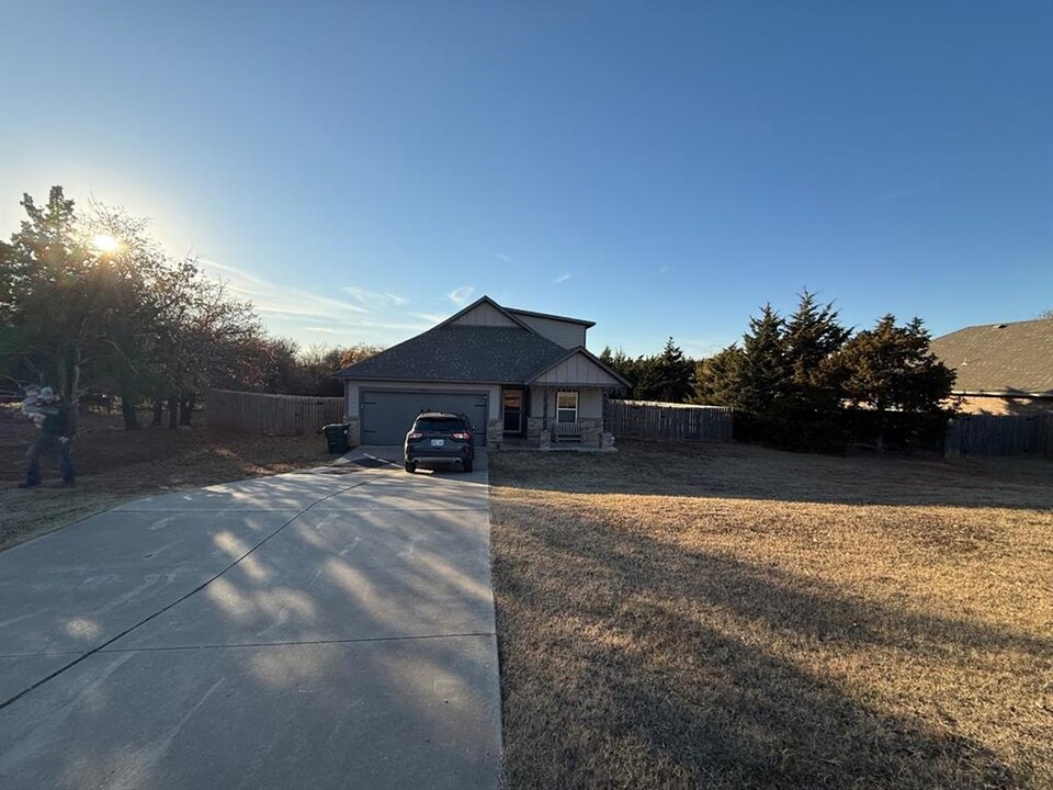 9403 Woodchuck Ct in Edmond, OK - Building Photo