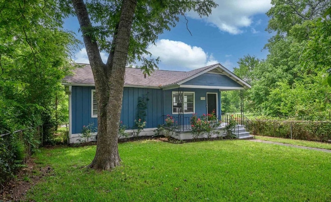 2033 E Lake Blvd in Birmingham, AL - Foto de edificio - Building Photo