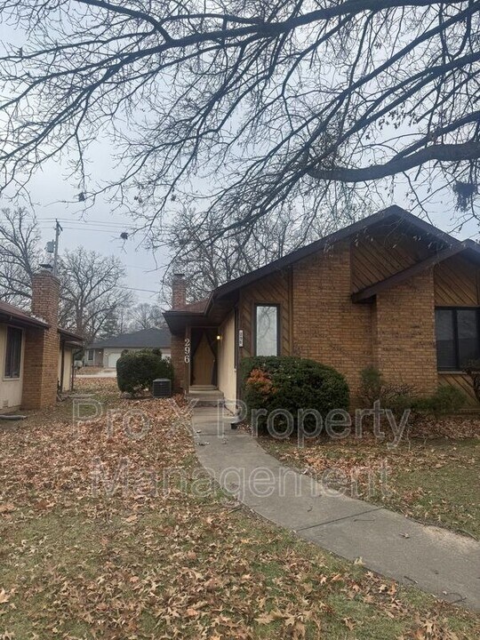 296 Streamside Ct in Nixa, MO - Building Photo