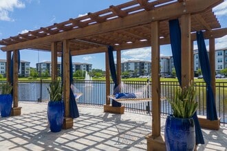The Oasis at Town Center in Jacksonville, FL - Foto de edificio - Building Photo