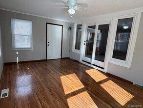 90 Granada Dr in White Lake, MI - Building Photo - Building Photo