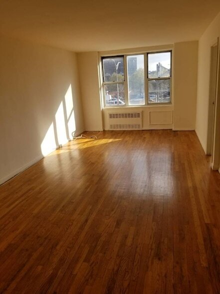 94-30 59th Ave in Queens, NY - Building Photo