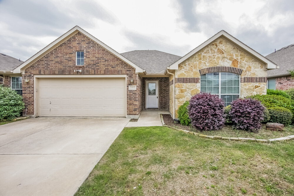 1412 Brownford Dr in Burleson, TX - Building Photo