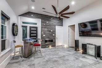 3230 Berry St in Houston, TX - Foto de edificio - Building Photo