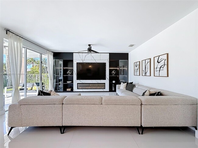 property at 1598 Sandpiper Cir