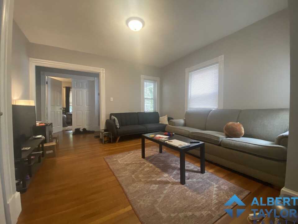 30 Touro Ave, Unit 30 in Medford, MA - Building Photo