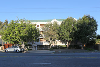 Best Western Royal Palace Inn & Suites in Los Angeles, CA - Foto de edificio - Building Photo