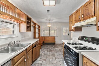 1402 Oakmeadows Cove in Round Rock, TX - Building Photo - Building Photo