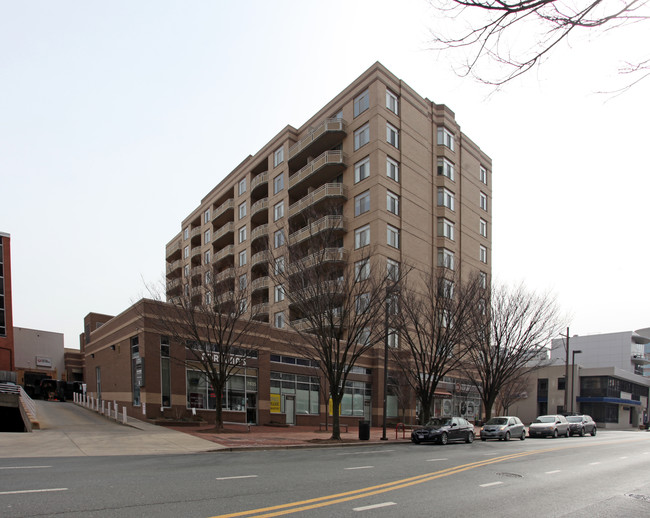 Fairmont Plaza in Bethesda, MD - Foto de edificio - Building Photo