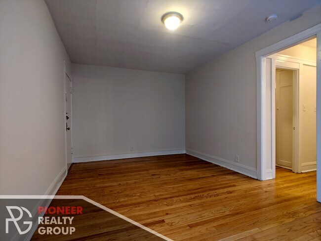 534 W Cornelia Ave, Unit 514-103 in Chicago, IL - Building Photo - Building Photo
