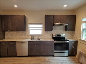 49 Merton Rd in Newport, RI - Foto de edificio - Building Photo