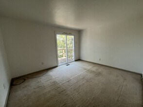 341 Dersam St in McKeesport, PA - Building Photo - Building Photo